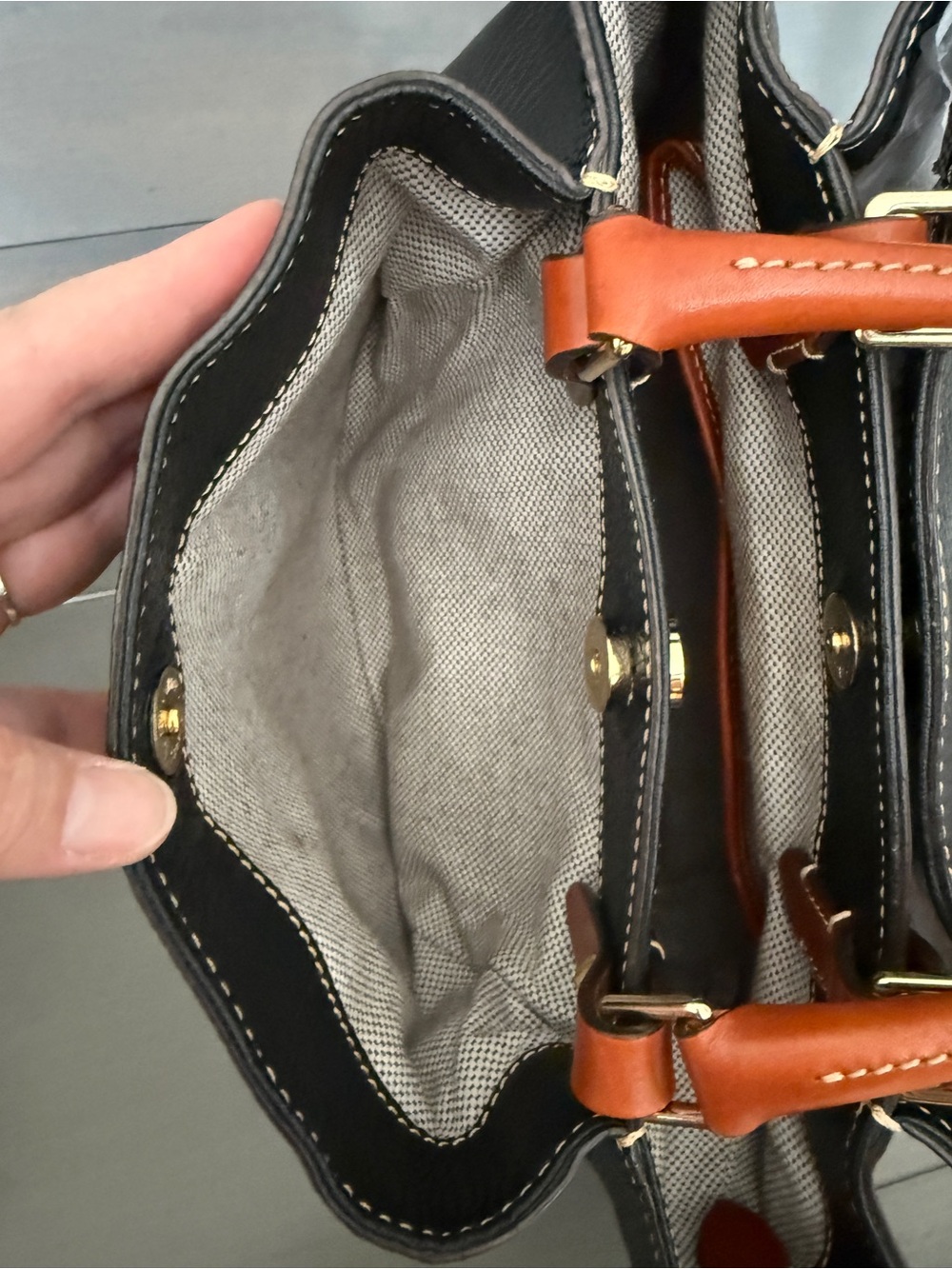 Dooney & Bourke Black and Tan Pebbled Leather Barlow - Picture 5 of 11